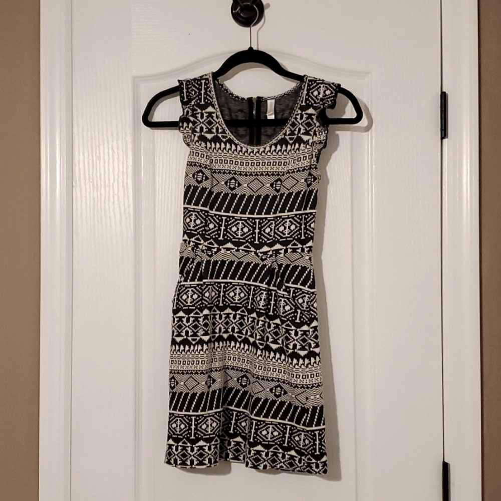 Xhilaration XS black and white dress